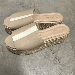 alana’s platform sandals size 9 never worn